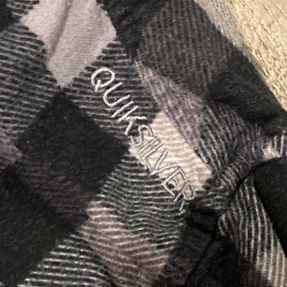 Quicksilver Men’s flannel - Picture 3 of 7